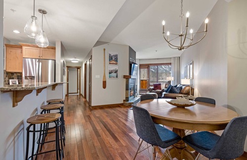 Town Centre Condo | Top Floor, Amazing Views, Recently Renovated