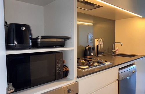 Windsor Apartment | Top Floor Apartment in the heart of Prahran