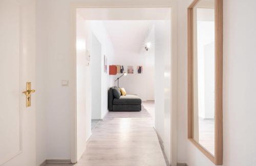Kreuzviertel Apartment | Top floor apartment next to Marienplatz