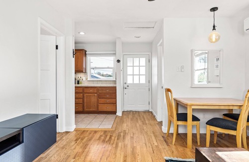 Zaferia Apartment | Top Floor Apt w/ Desk Space , 1-BR w/ Work Area and Full Kitchen