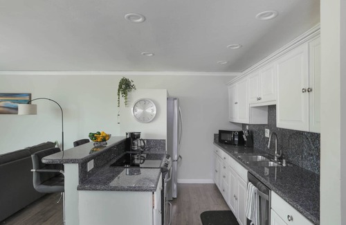 Point Loma Heights Condo | Top Floor | Balcony | W/D | Sea World | Amenities
