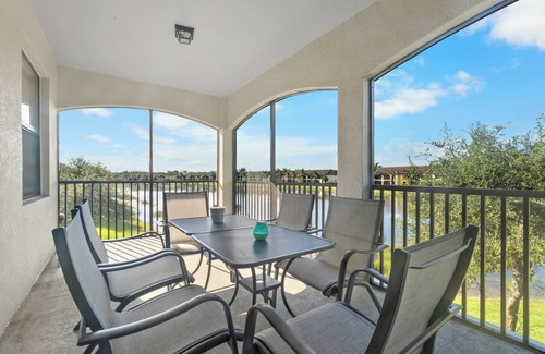 Naples House | Top-Floor Coach Home with Lake Views & Resort Amenities – Treviso Bay