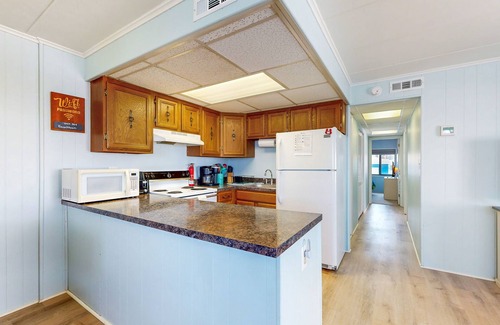 North Ocean City Condo | Top-floor condo with balcony, walk 1 minute to the beach