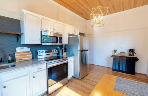 Crestline Heights Apartment | Top Floor Double King Suite