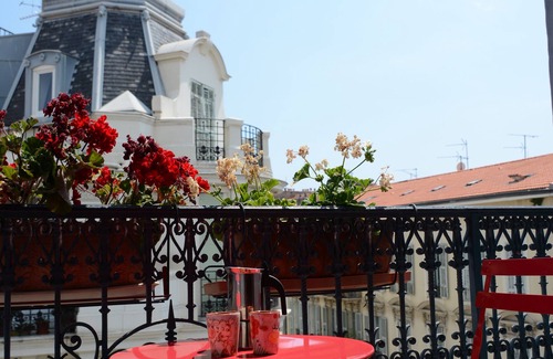 Centre Ville-Gare Apartment | Top Floor Flat - 1 bed Room - Central