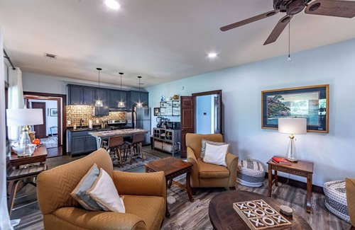 Lake Oconee House | Top-floor Lake Oconee condo with fairway-view balcony, full kitchen