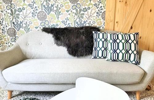 Canmore Apartment | Top Floor Mountain View Escape