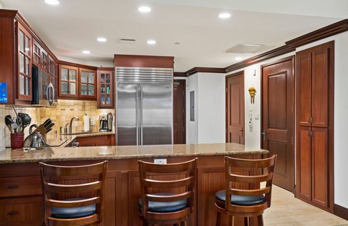 Wailua Condo | Top Floor Penthouse Ocean & Pool View 2 Cal King Beds Best Reviews In Waipouli