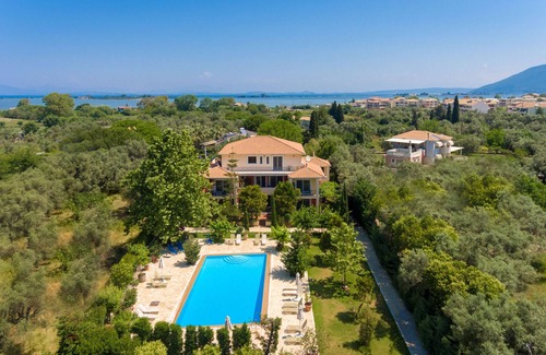 Lefkada Town Villa | Top floor suite near to the town and close to the beach