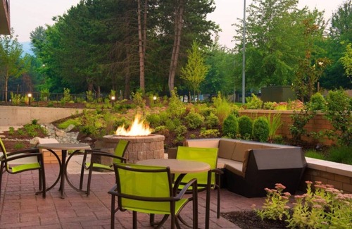 Issaquah House | Top Hotel in Issaquah, WA With Hip Lobby Bar