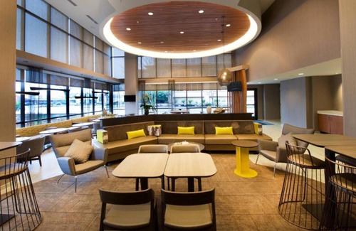 Issaquah House | Top Hotel in Issaquah, WA With Hip Lobby Bar