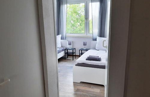 Nietleben Apartment | Top Monteurwohnungen Halle, Einzelbetten, Küche, Nähe Leuna & Schkeuditz