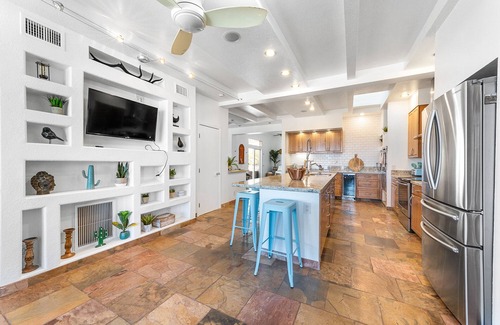 Yucca Valley House | TOP OF MOUNTAIN 5br Game Rm Tesla Chrg FirePit Wood 10personHot Top