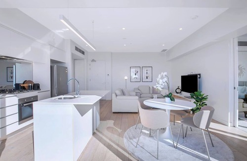 Spring Hill Apartment | Top of Spring Hill Balcony Bliss and Poolside Escape