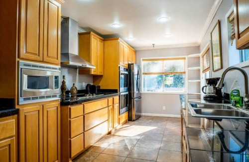Hilltop Apartment | Top of Tacoma Flat Unit 1