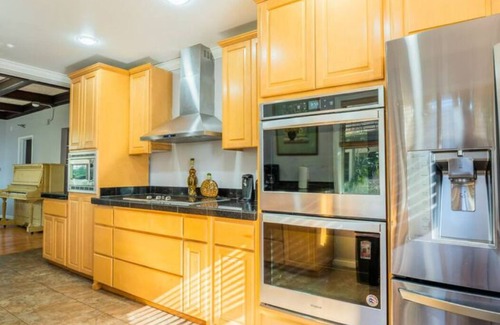 Hilltop Apartment | Top of Tacoma Flat Unit 1