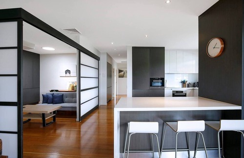 Taringa Apartment | Top of Taringa Penthouse with Sweeping Views