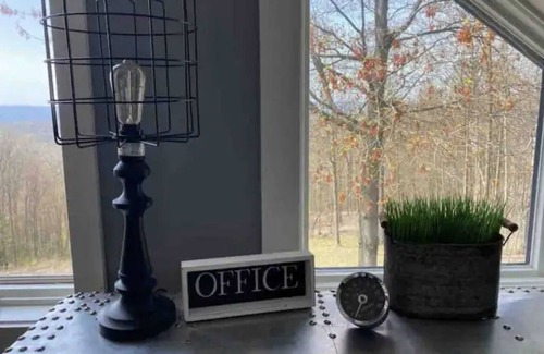 Argyle House | Top of the Hill Retreat w/Lake Access