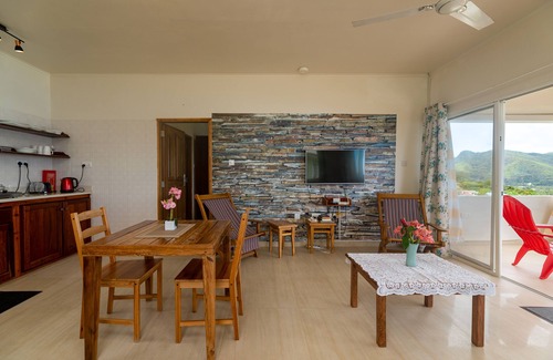 Mahe Island Apartment | Top View Retreat Self Catering Apartments