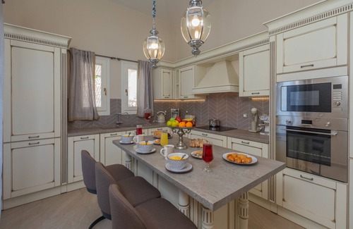 Fiskardo Villa | Top Villa - Walk to Fiscardo Heated Pool&Jacuzzi