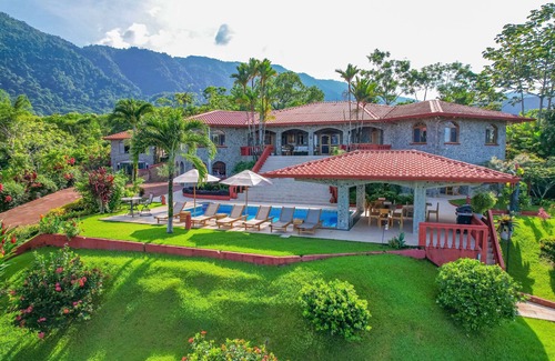 Ballena Villa | Topanga Villa - Private Luxury for Groups