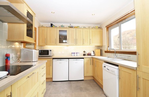 Glenelg Cottage | TORGORM, pet friendly, country holiday cottage in Glenelg