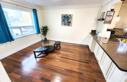 Downsview House | Toronto Uptown 3 - Bus to Downtown
