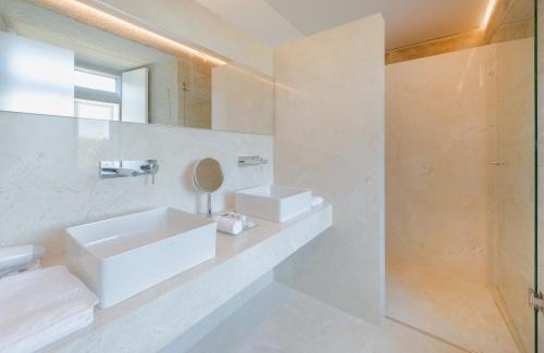 Tomino Hotel | Torre de Tebra