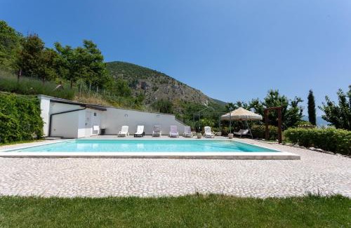 Acciano Apartment | TorrediLuna - MoonTower Free Parking & Pool