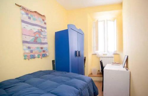 Tuscania House | Torretta 16 red room