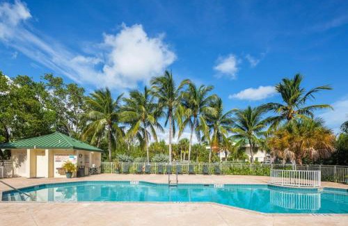 Key West House | Tortuga Suite at Sunrise Suites Resort - Heated Pool, Hot Tub & Free Parking