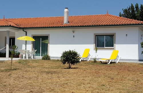 Couto de Baixo House | Total privacy in a orchard and vineyard farm for ideal family holiday.