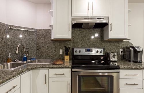 Camelback East Condo | TOTAL REMODEL. BILTMORE AREA CONDO. GREAT LOCATION.