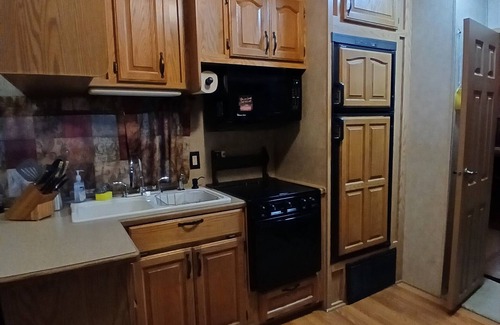 Goreville House | Totality Eclipse Lodging Fifth Wheel Camper
