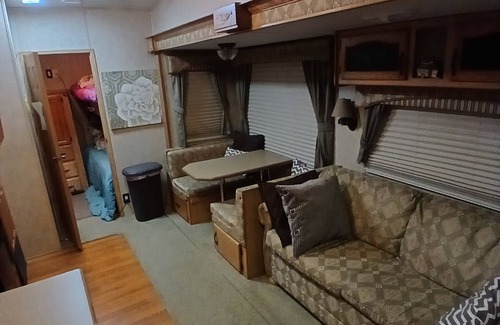 Goreville House | Totality Eclipse Lodging Fifth Wheel Camper