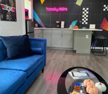 Sanford Apartment | Totally 80s!