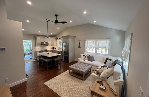 Cutchogue Cottage | Totally Renovated Cottage on the North Fork 7 min. walk to the Beach