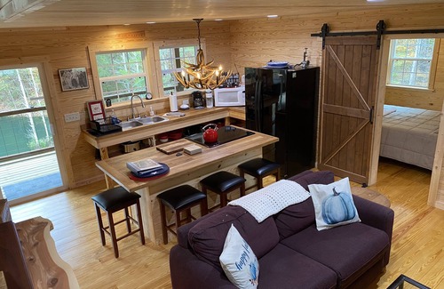 Linden Cabin | Touch of Heaven-entire cabin, family friendly, 3 levels, maximum of 8 guests.