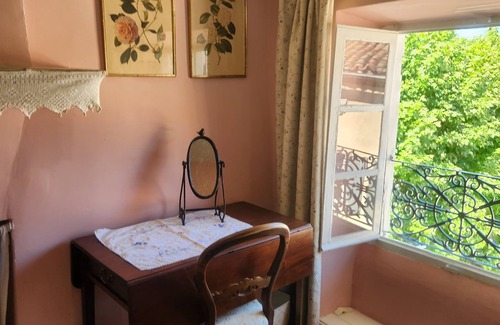 Quillan House | Tout le Monde: A grand balcony overlooking town square in the heart of Quillan!