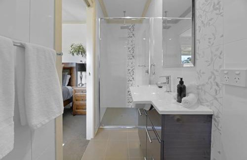 Canobolas House | Towac Cabin 2- Modern Escape, Incredible Views