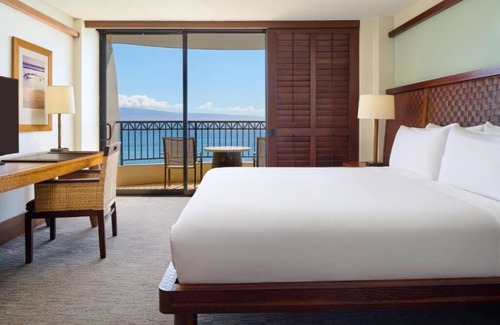 Kaanapali Hotel | Tower Ocean Front Room King at Royal Lahaina Resort
