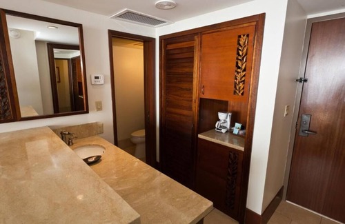 Kaanapali Hotel | Tower Standard King at Royal Lahaina Resort
