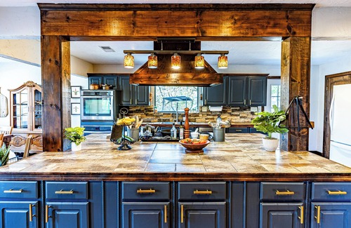 Valley View Bed & Breakfast | Towering Oaks Event & Retreat Center