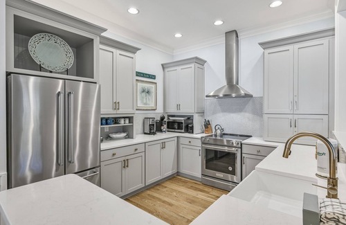 Watercolor Condo | Town Center condo minutes to all Watercolor and Seaside have to offer!