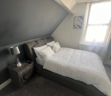Barnstaple House | Town Centre En Suite Room 5