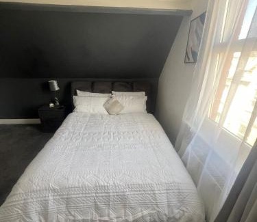 Barnstaple House | Town Centre En Suite Room 5