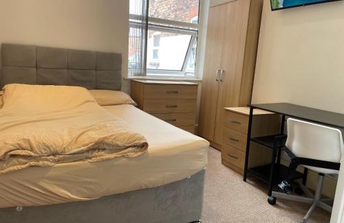 Newcastle-Under-Lyme House | Town centre, very convenient