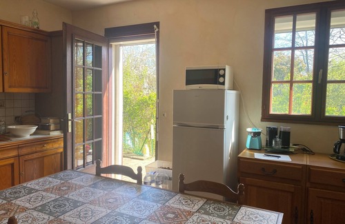 Fondettes House | Town/country house 6 km from Tours, fitted kitchen, garden, pets welcome.