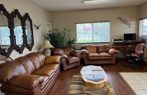 Clinton Hotel | Town & Country Motel