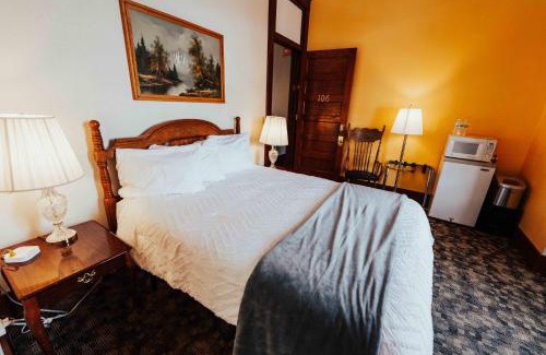 Deadwood Hotel | Town Hall Inn